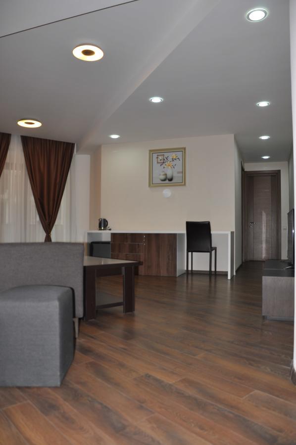 All Seasons Hotel On Freedom Square Tiflis Exterior foto